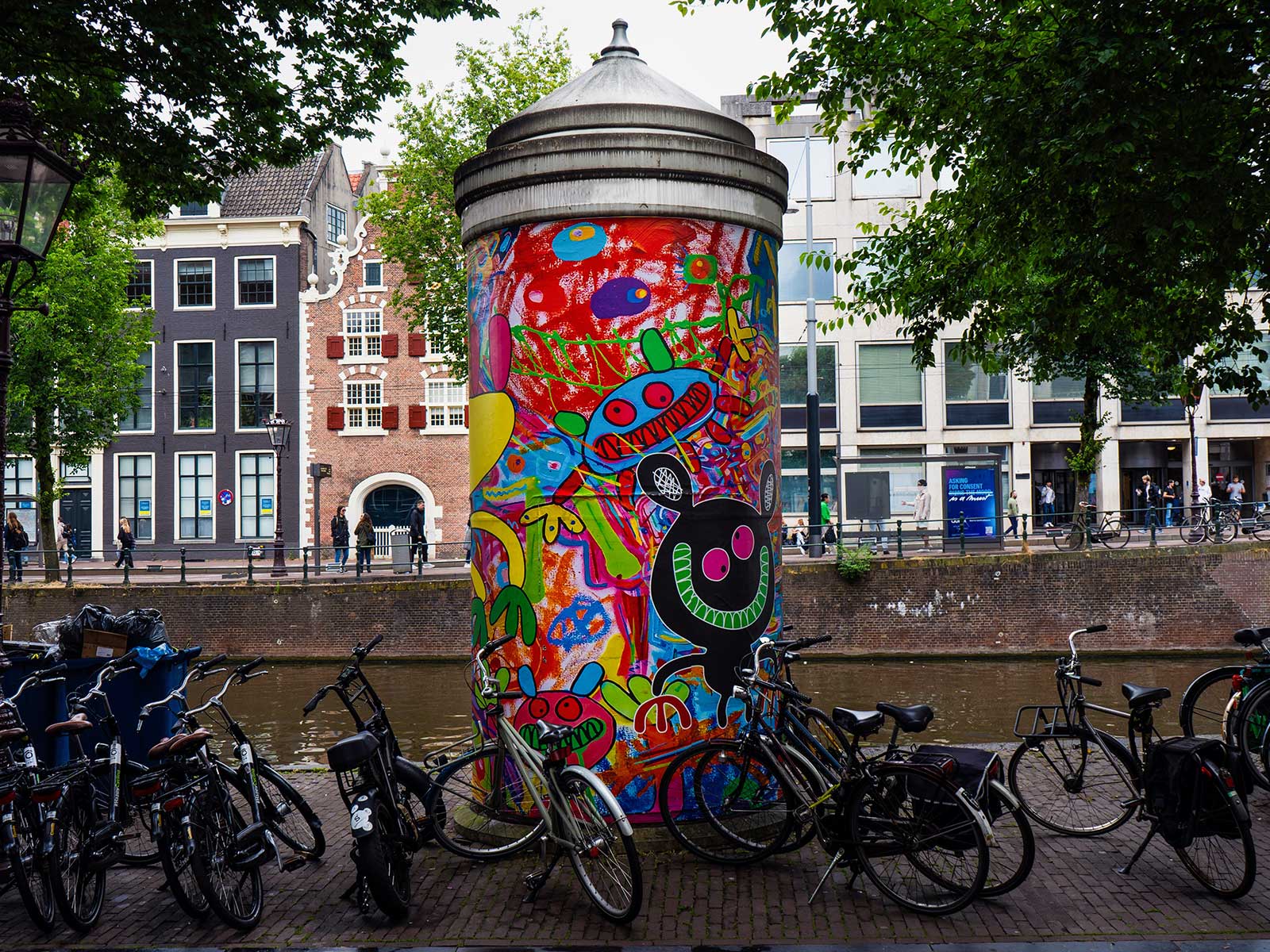 Bortusk - flyposting - Amsterdam