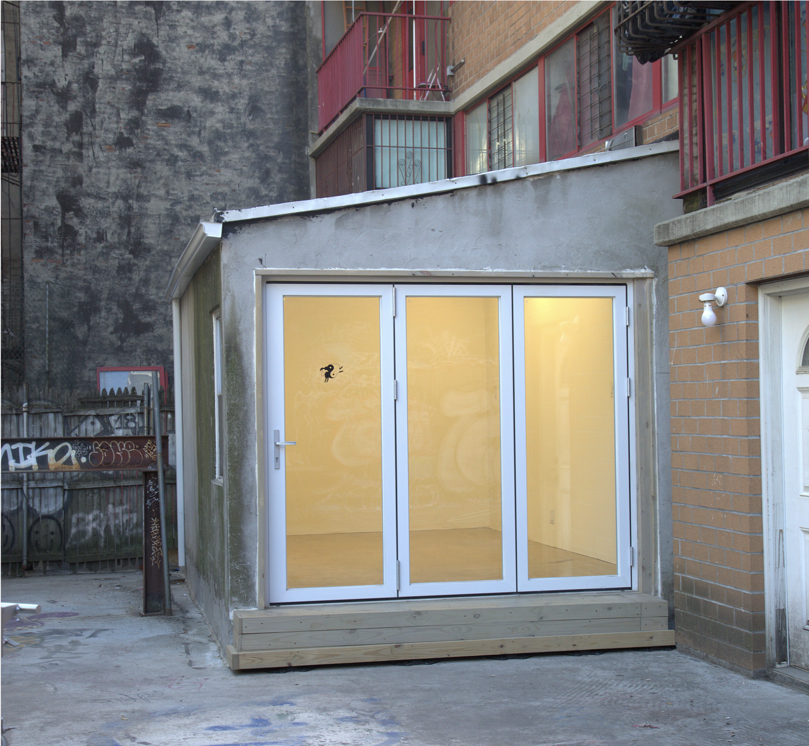 Market Gallery: The Chinatown Apartment Gallery in a Rooftop Shed